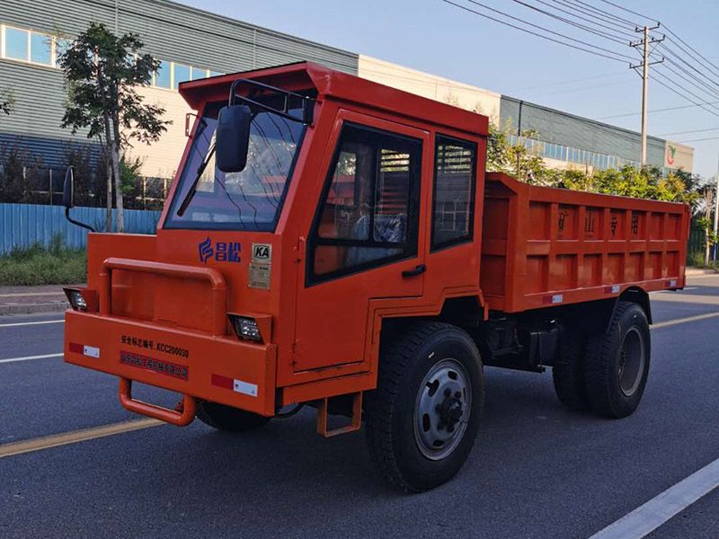 12噸四驅(qū)礦用運(yùn)輸車